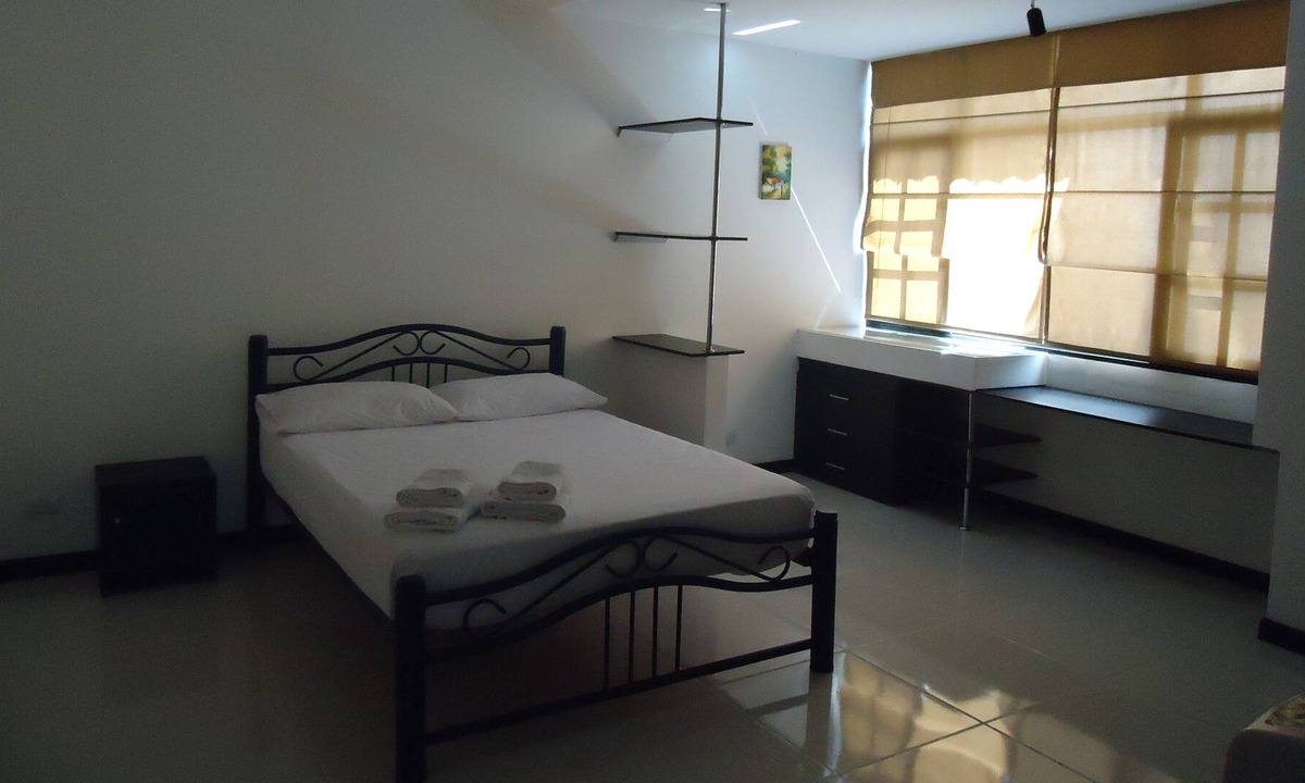 Granada Apartment | Cali, Granada. Spacious and comfy Flat with private parking