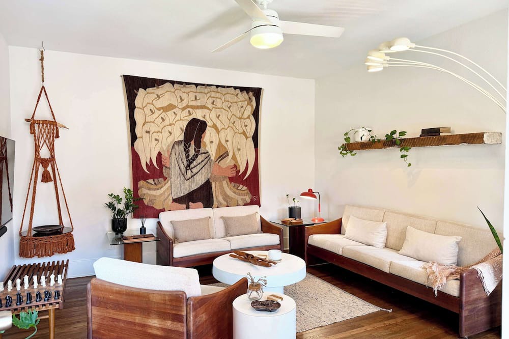 Greater Heights Apartment | calla lily: poolside,hot tub,Easy World Cup Access
