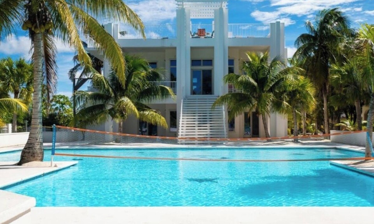 Sandy Point House | Calm Waters – Private 6BR Beachfront Villa w/Pool & Rooftop View - North Caicos