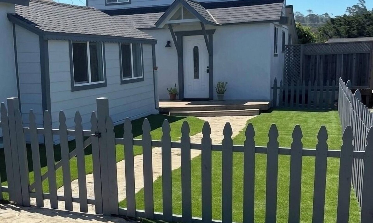 Lodge Hill Cottage | Cambria Cute Cottage with Private Deck