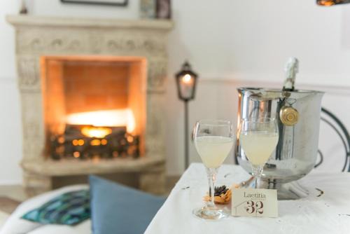 Aversa Bed & Breakfast | Camera Ardea con Camino