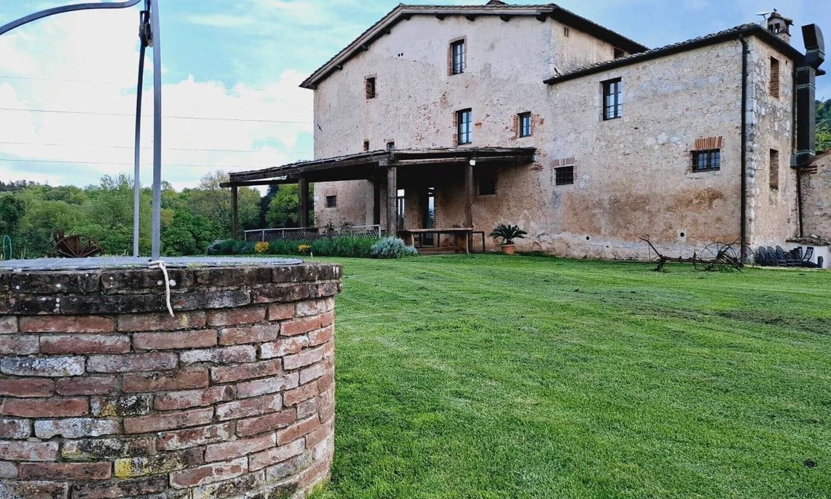 Simignano Apartment | Camera Castello – Agriturismo la Taverna di Celsa with Shared Pool