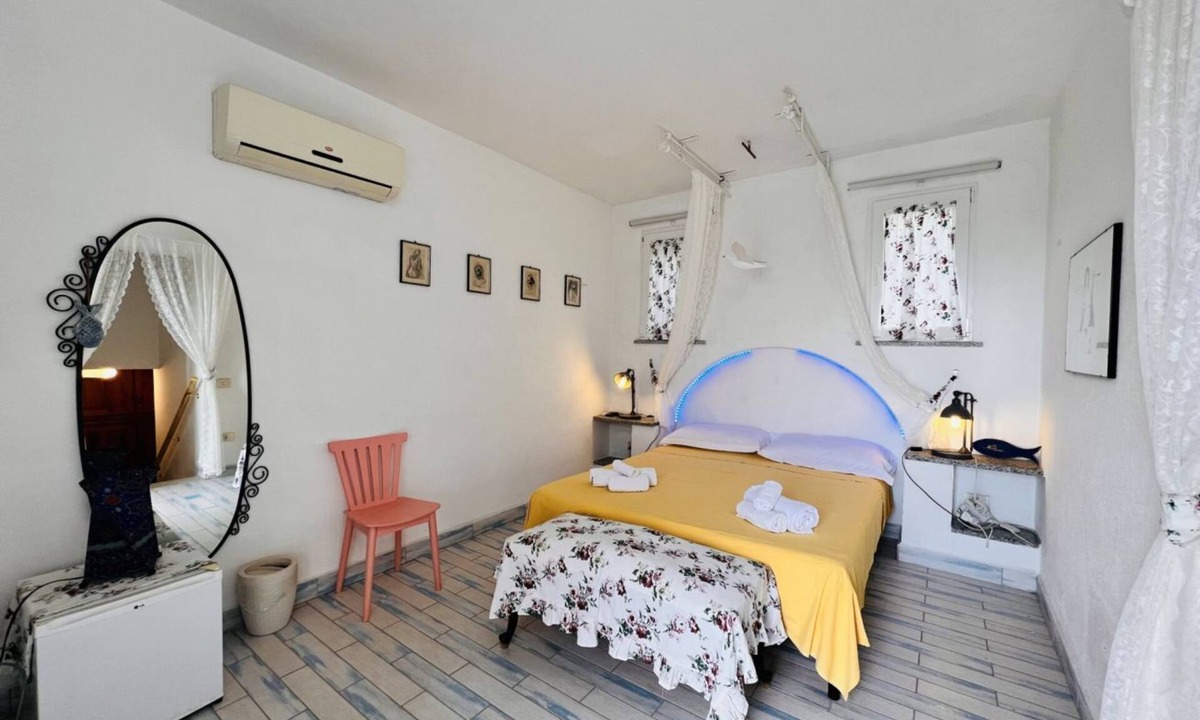 San Teodoro House | Camera Nettuno - Villa Flores