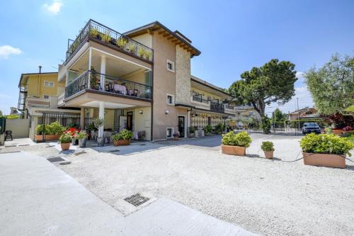 Lugana Bed & Breakfast | Camere America B&B