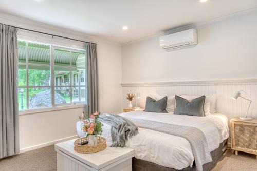 Ashbourne Hotel | Cammeray Waters