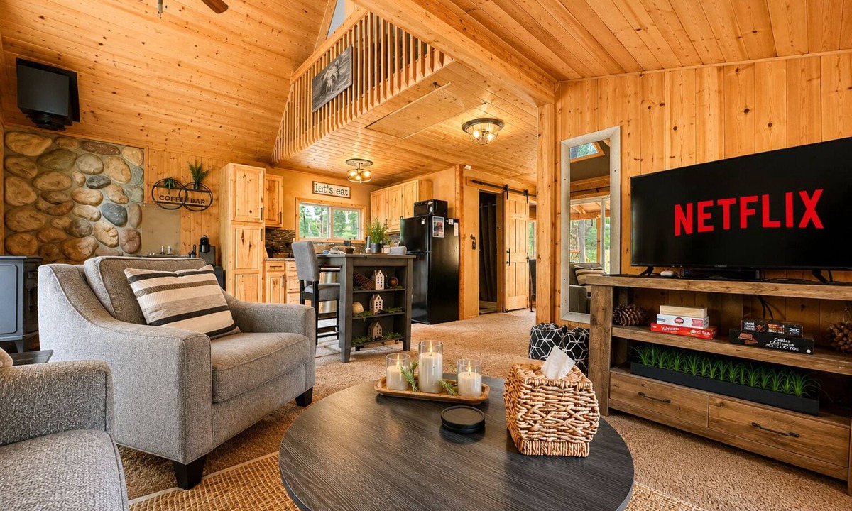 Ardenvoir Cabin | Camp David 1 Bedroom Home by NW Comfy Cabins