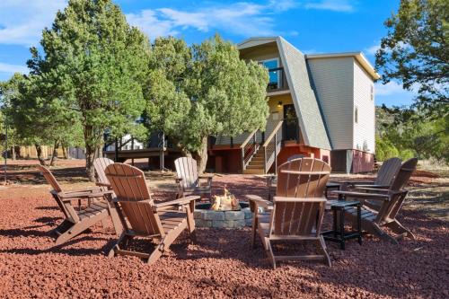 Williams Cabin | Camp Gnaw, 3-Cabin Retreat William AZ near Grand Canyon Epic Game Rooms Fire Pit