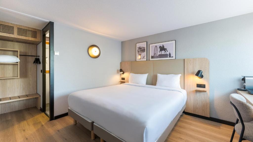 Saint-Laurent-de-Mure Hotel | Campanile NATURE - Lyon Aéroport