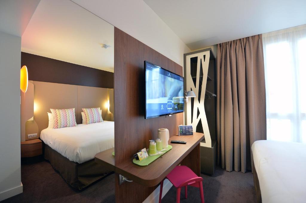 Clichy Hotel | CAMPANILE PARIS - Clichy Centre