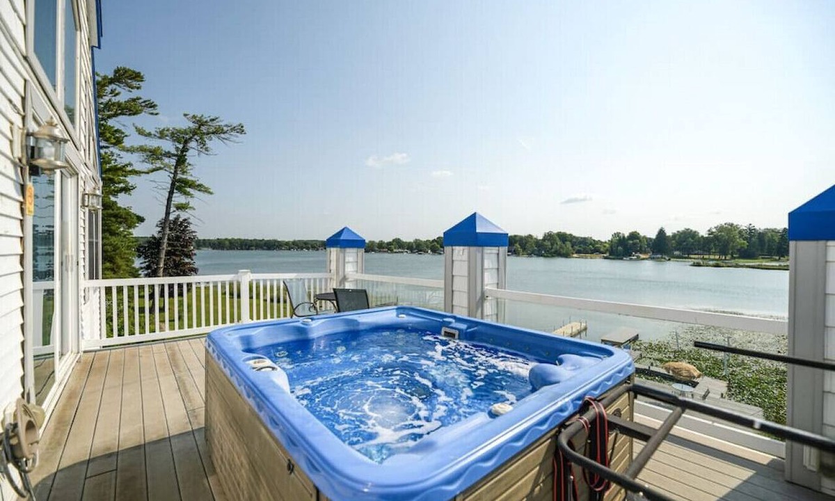 Alto Apartment | Campau Lake Retreat | 3 Levels | Family-Friendly