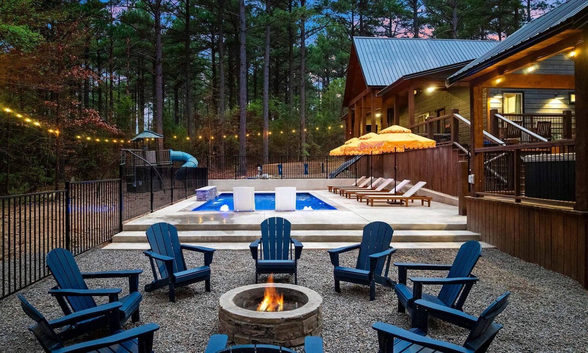 Pickens Cabin | Campfire Stories | Luxury Family Cabin w/Pool + Game Room + Sleeps 20