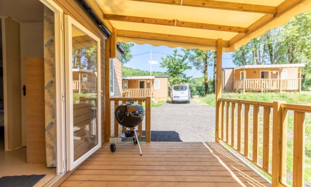Saint-Bonnet-pres-Orcival House | Camping 3 étoiles - ccbgbfh