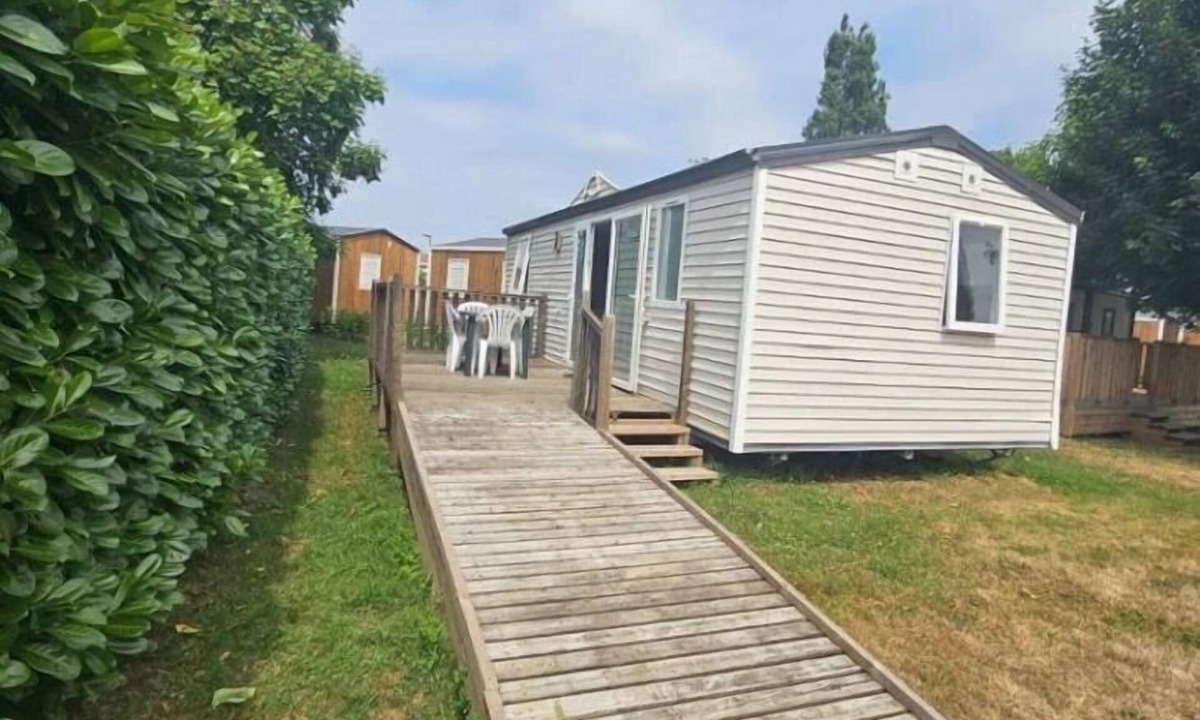 Charlieu House | Camping - ccbbife - Three Bedroom Apartment, Sleeps 6