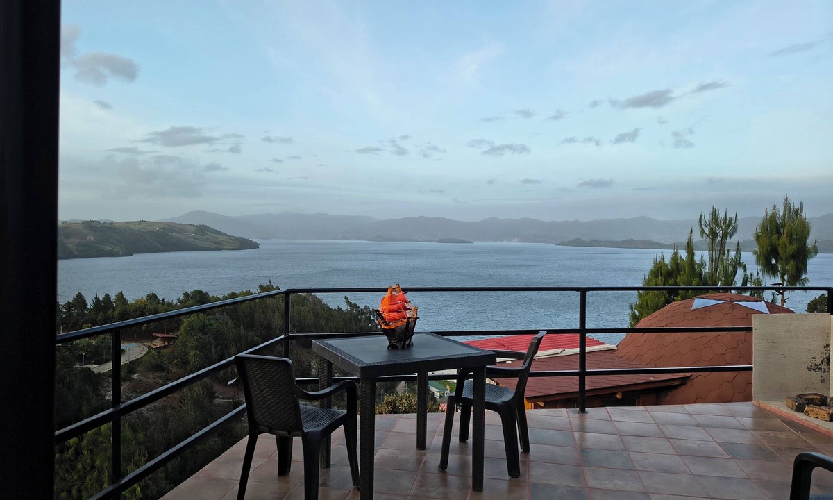 Tota Hotel | Camping centauro, desayuno incluído Cuenta con jacuzzi Balcon, fogata