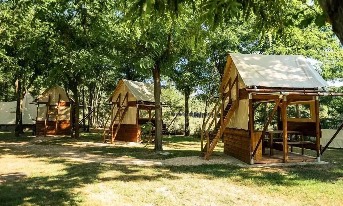 Cormoranche-sur-Saone Cabin | Camping du Lac* - 1 Room 2 Person Perched Tent