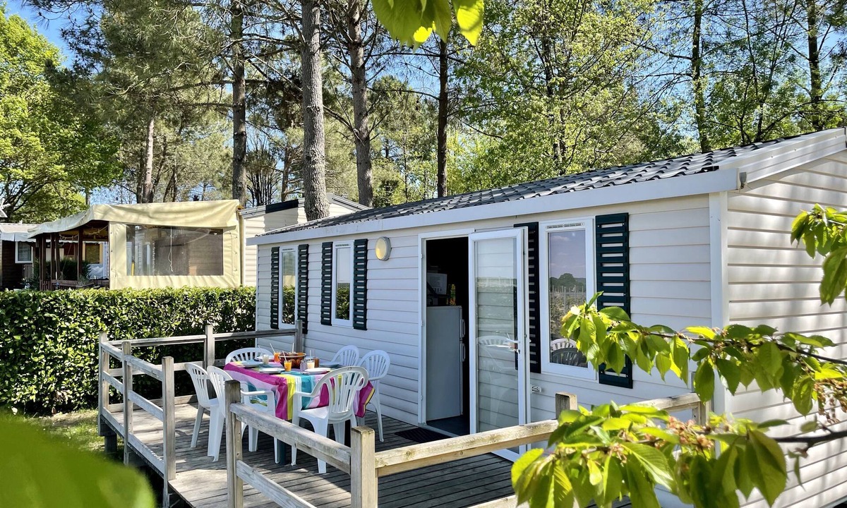 Petit-Palais-et-Cornemps RV Rental | Camping le Pressoir