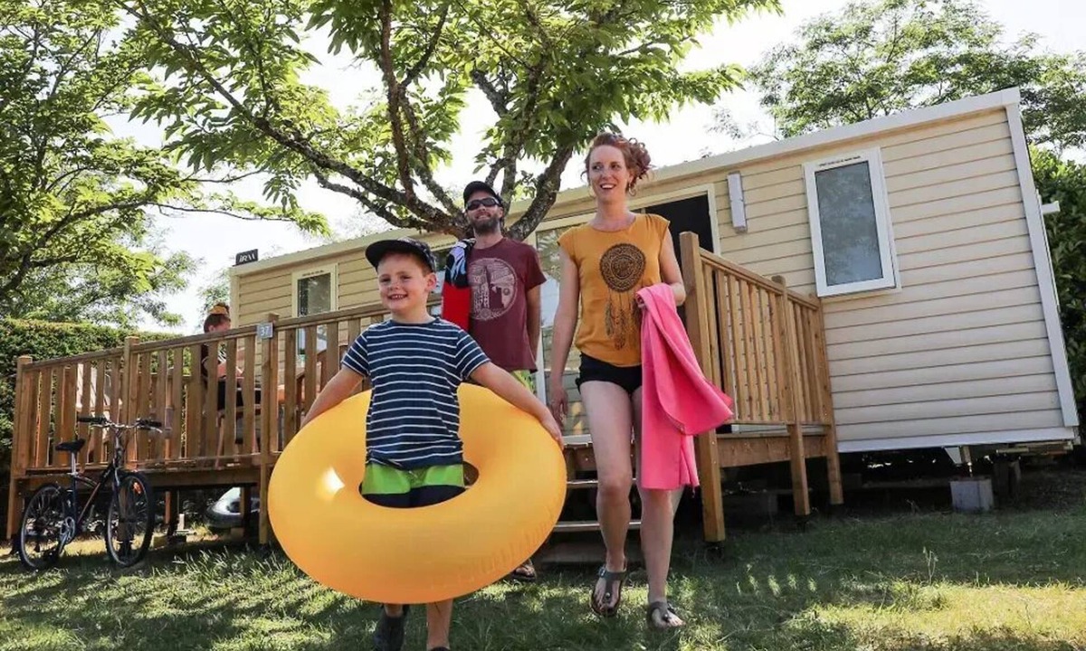 Rouffignac-Saint-Cernin-de-Reilhac House | Camping La Nouvelle Croze* - 4 Room TV Family Mobile Home 6 people
