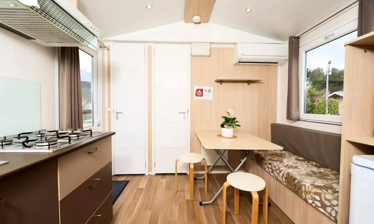 Malemort-du-Comtat House | CAMPING LA CERISE * - 2 bedroom mobile home with air conditioning for 4 people