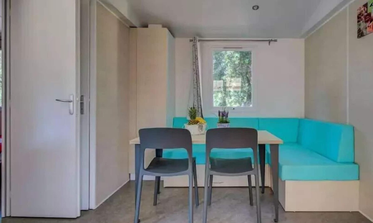 Mondragon House | Camping maeva Escapades La Pinède en Provence *** - Mobile Home Origan Plus 3 Rooms 4/5 People Air Conditioning + TV
