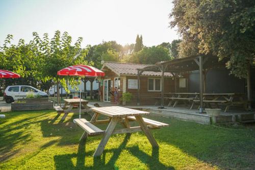 Cabrieres-dʼAigues Other | Camping Onlycamp Les Chênes Verts
