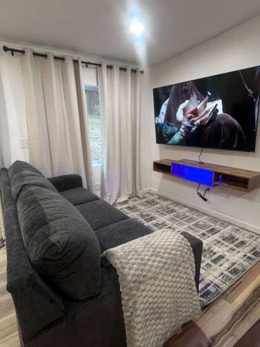 Elkins Apartment | CampRV Lookout Studio Apartment Peaceful Scenic Escape