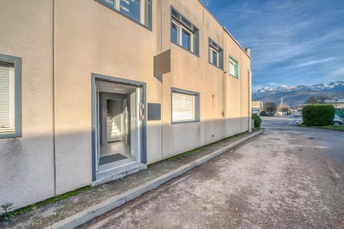 Saint-Martin-d'Heres Apartment | Campus & Work