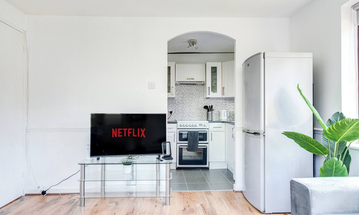 Rotherhithe Apartment | Canada Water 2-bed Flat, Sleeps 6 w/Free Parking