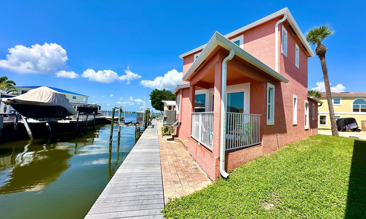 Nettles Island House | Canal front 1 bed 1 bath canal front home on the Intracoastal