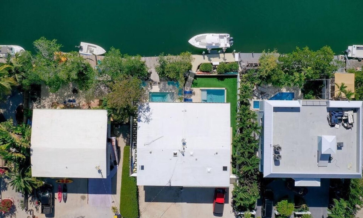 Venetian Shores House | Canal front home in Venetian Shores. Perfect for families. A boater's paradise!