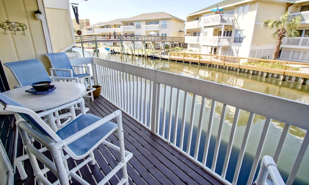 Holiday Isle Condo | Canal Unit with 2 BR/2 Baths & Free Beach Setup!