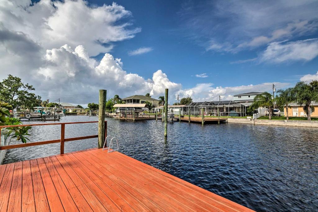 Hudson Beach Estates House | Canalfront Hudson Home with Private Dock and Yard!