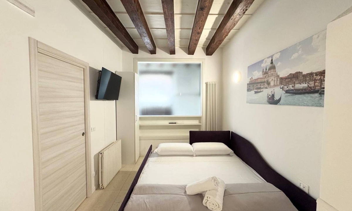 Dorsoduro Apartment | Canals Edge