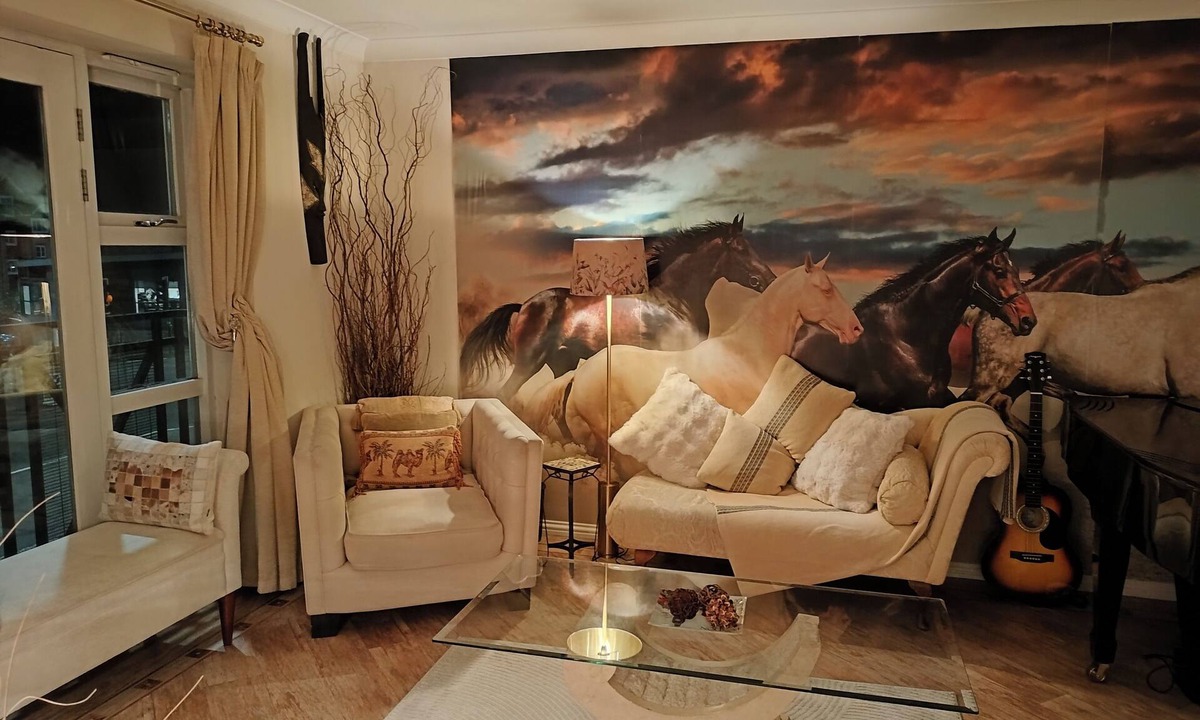Hemel Hempstead Apartment | Canalside Chic – Your London Escape Starts Here! WIFI and Airport Transfers