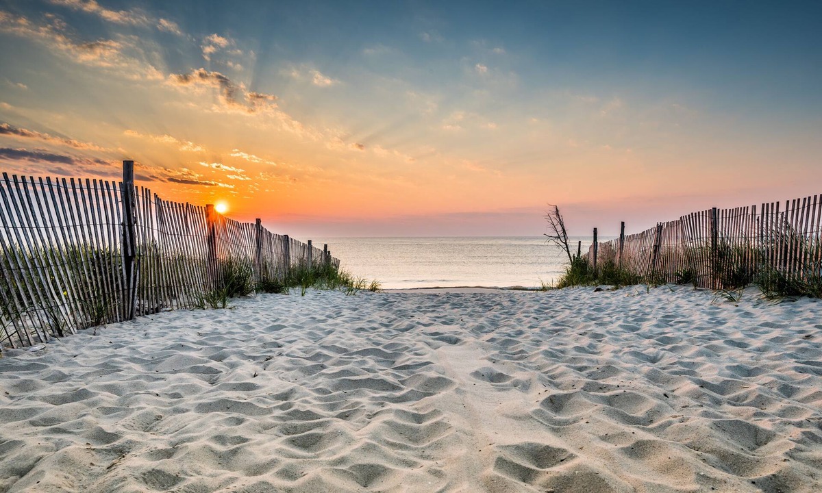 Country Club Estates Hotel | Canalside Inn