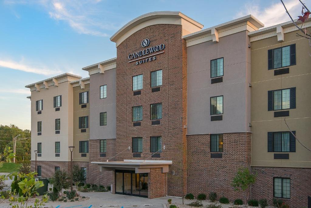 Bloomington Hotel | Candlewood Suites Bloomington by IHG