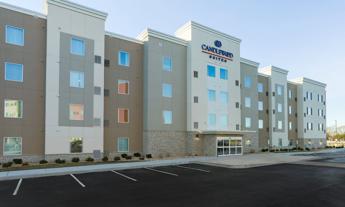 Lenexa Hotel | Candlewood Suites Lenexa - Overland Park Area by IHG