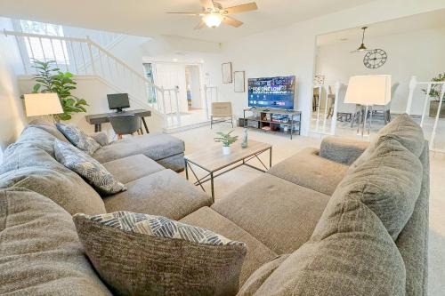 Fairway Village House | Canopy on Cobblestone