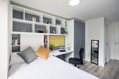 North Wall Apartment | Canvas Mayor Square