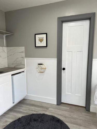 Little Rock Apartment | Canyons Tiny Apartment Little Rock Pets Welcome