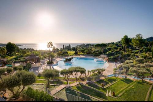 Agay Apartment | Cap ESTEREL Village , AGAY 4prs Climatisé-WIFI-Parking INCLUS