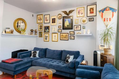 Northeast Apartment | Cap Hill Row 2 Bedrooms, Walk to Sights, Parking