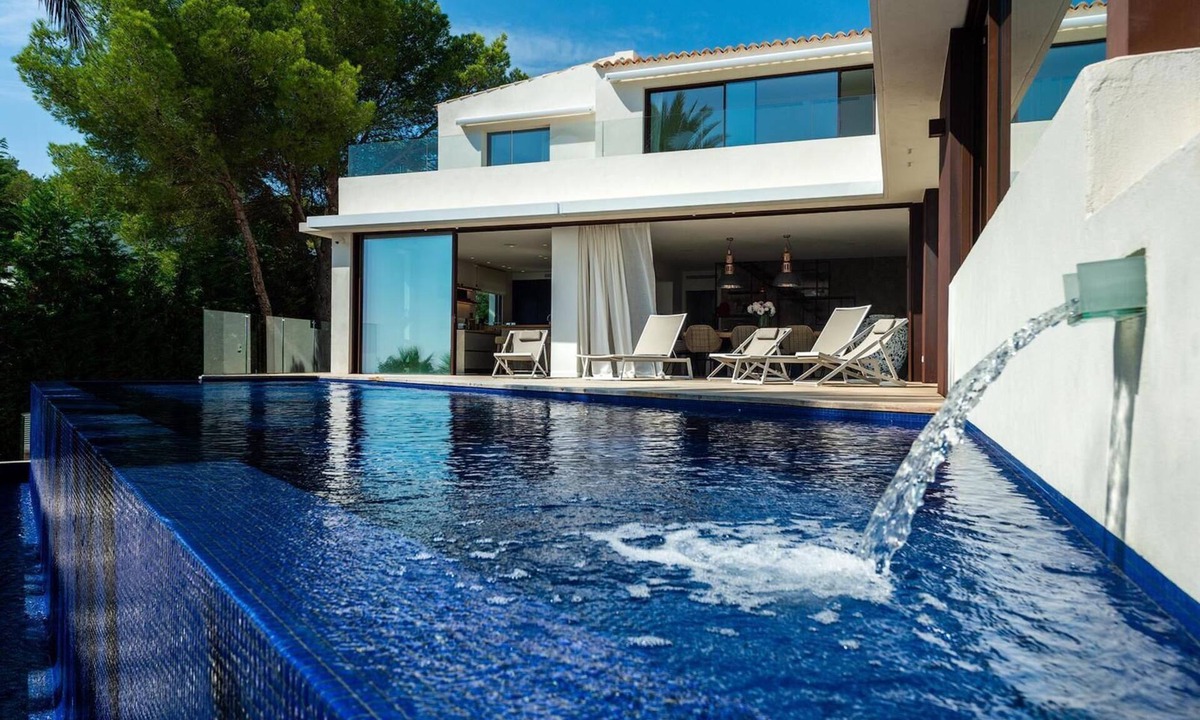 Puig Manya Villa | Cap Martinet - Six Bedroom Villa, Sleeps 12