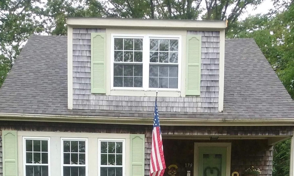 Hyannis House | Cape Cod Bungalow walking distance to Main St., also close to hospital and beach