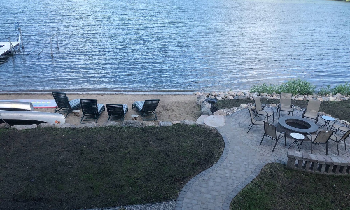 Annandale House | Cape Cod Style lake home with beach front - only 1 hour from Minneapolis MN.