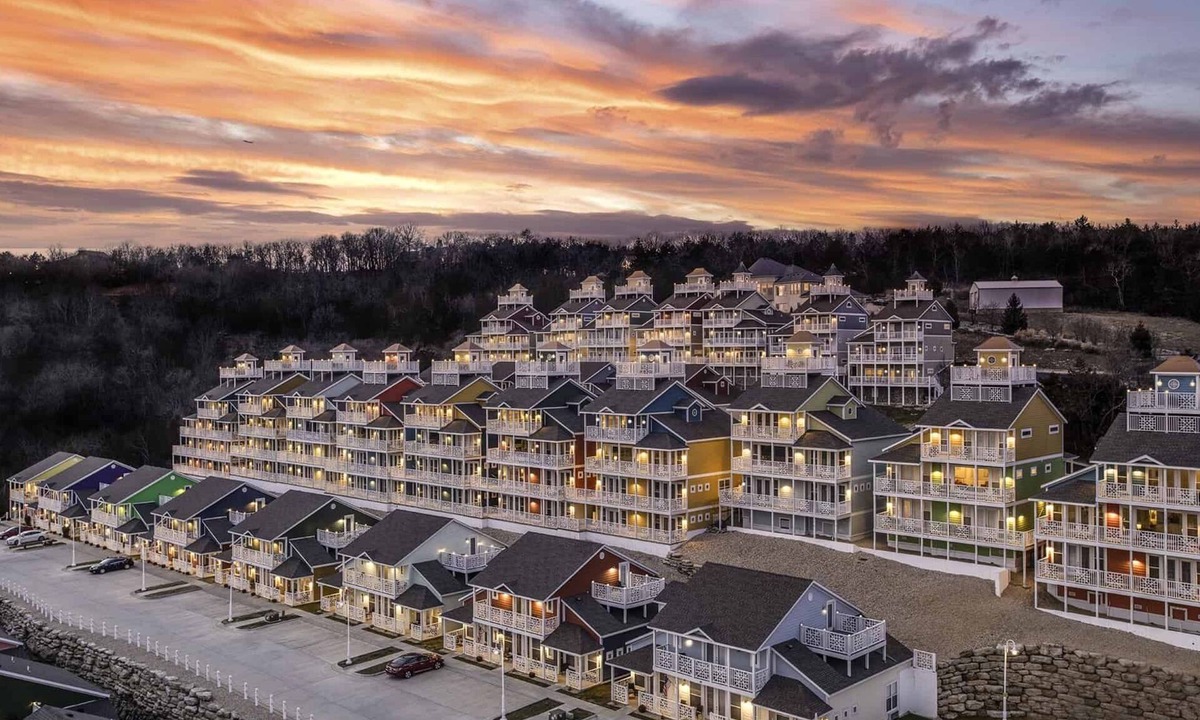 Branson Resort | Cape Cod Style Resort Overlooking Beautiful Table Rock Lake!