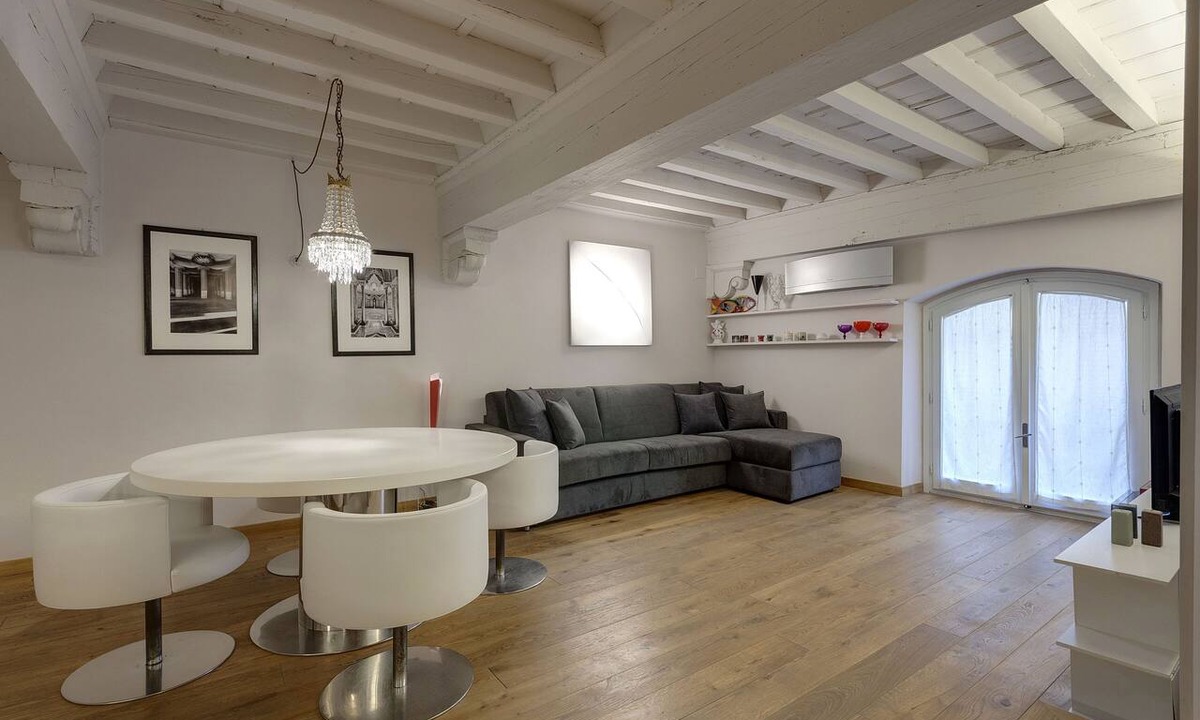 Santa Maria Novella Apartment | Capitelli Suite, glamor apartment in the core of the center of Florence