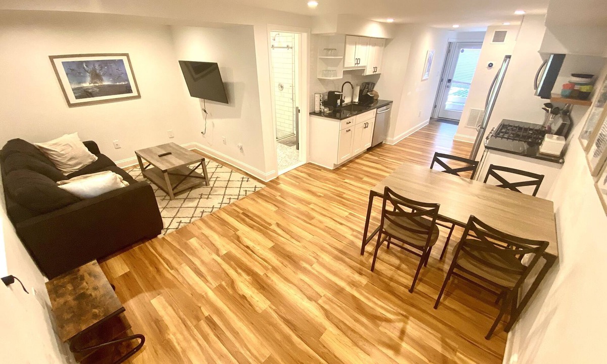 Southeast House | Capitol Hill & Eastern Market beauty w/parking