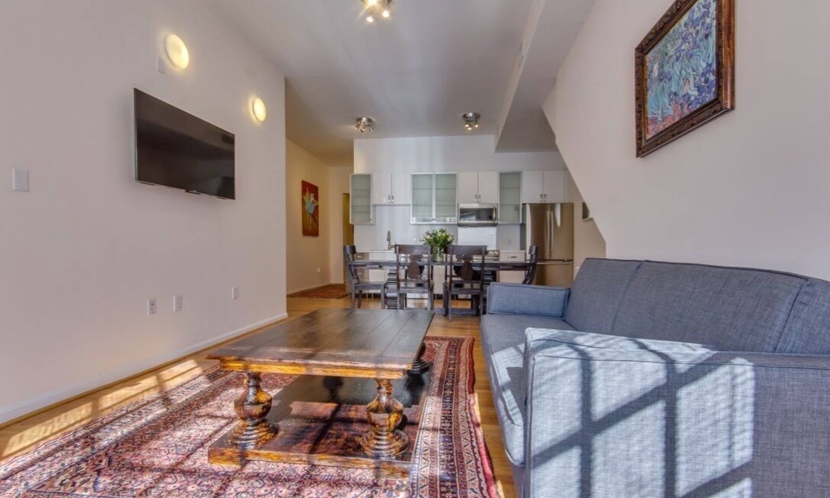 Capitol Hill House | CAPITOL HILL LARGE MODERN HOUSE OF ARTS 5BR 3BA