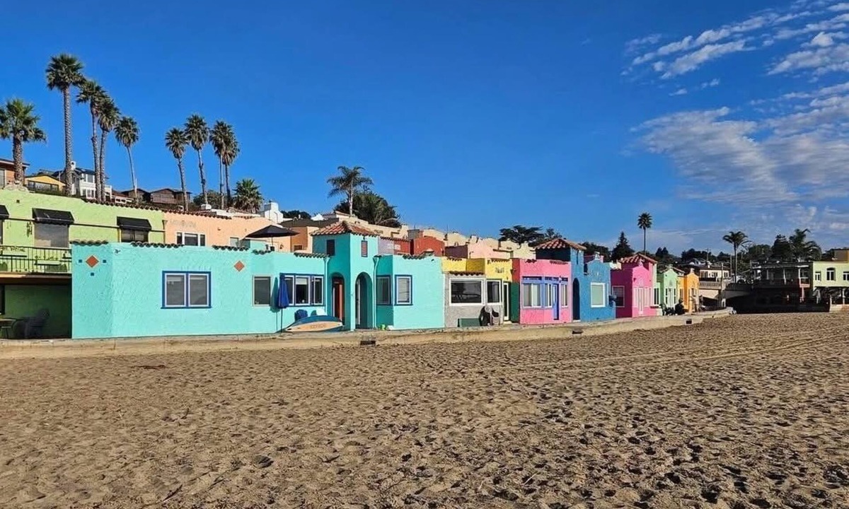 Capitola Condo | Capitola Dreaming, Beach Front Venetian #7 1/2