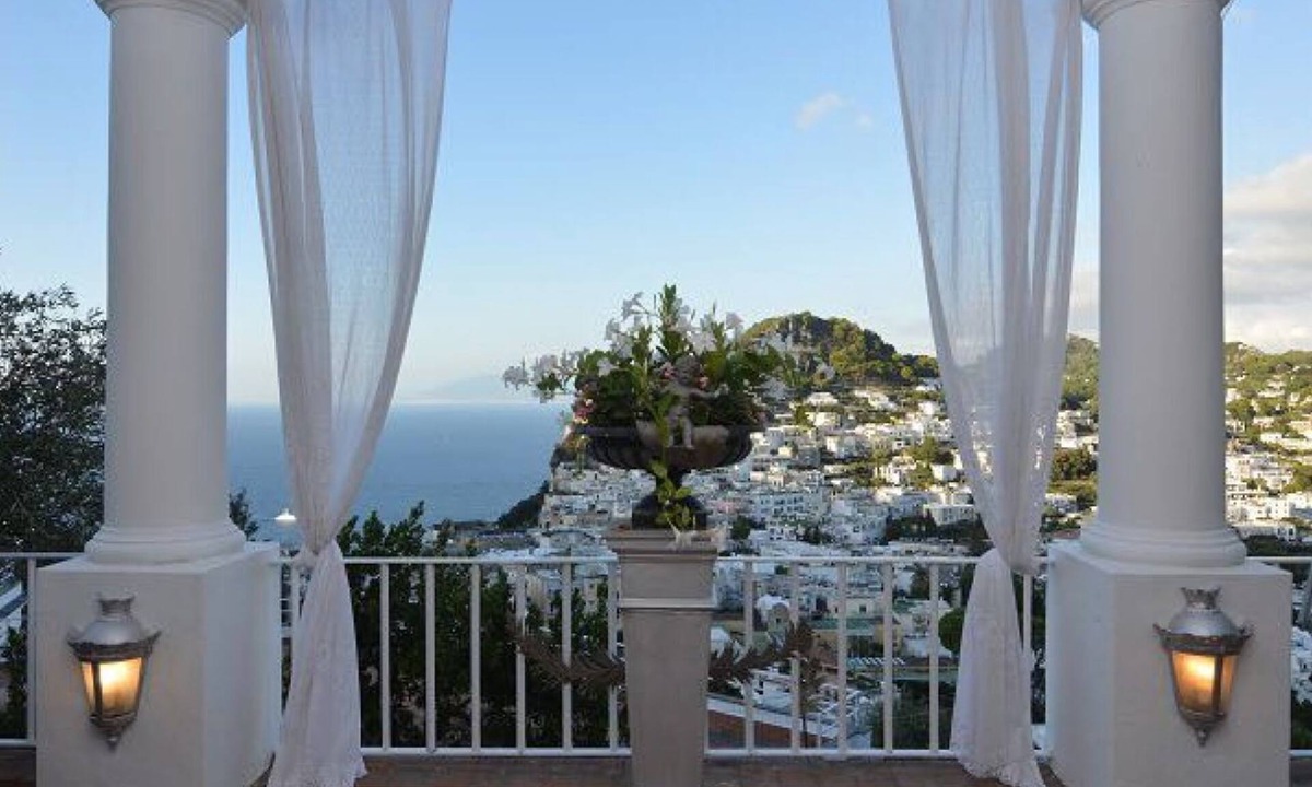 Capri Villa | Capri Villa Luminosa a stone's throw from the Piazzetta with Faraglioni View.